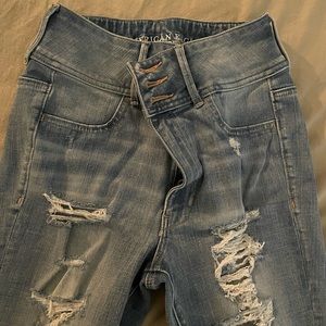 Women’s Very High Rise light wash American Eagle Jean